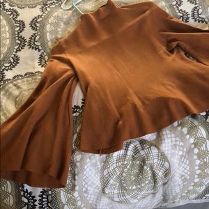 Turtleneck flared sleeves sweater top!